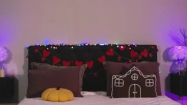 Snapshot of Denise_Garciia chatting on 02-14-26, 01:30 Denise Garciia online show from 02-14-26, 01:30