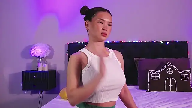 Snapshot of Denise_Garciia chatting on 02-25-26, 01:21 Denise Garciia online show from 02-25-26, 01:21