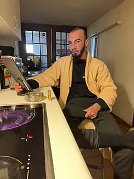 donnuozfutura online show from 02-01-25, 03:18