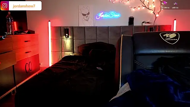 Snapshot of JordanShow chatting on 01-16-26, 11:20 JordanShow online show from 01-16-26, 11:20