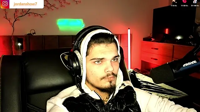 Snapshot of JordanShow chatting on 02-12-26, 02:17 JordanShow online show from 02-12-26, 02:17