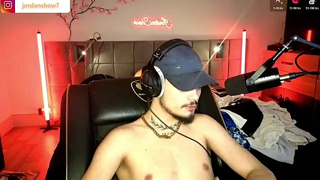 Snapshot of JordanShow chatting on 02-18-26, 11:44 JordanShow online show from 02-18-26, 11:44