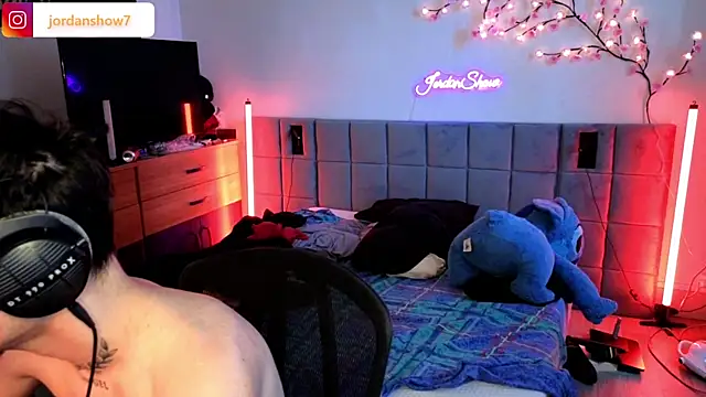 Snapshot of JordanShow chatting on 03-25-26, 02:45 JordanShow online show from 03-25-26, 02:45