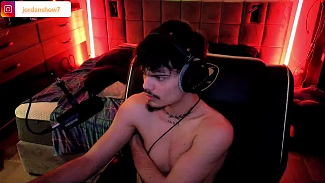 Snapshot of JordanShow chatting on 03-27-26, 08:52 JordanShow online show from 03-27-26, 08:52