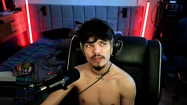 Snapshot of JordanShow chatting on 03-28-26, 11:43 JordanShow online show from 03-28-26, 11:43