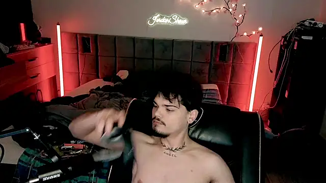 Snapshot of JordanShow chatting on 04-07-26, 10:26 JordanShow online show from 04-07-26, 10:26