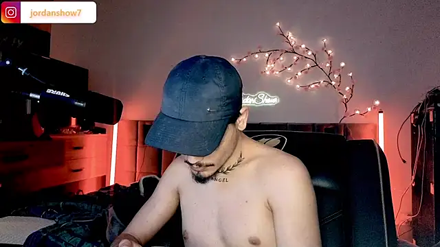 Snapshot of JordanShow chatting on 04-09-26, 04:45 JordanShow online show from 04-09-26, 04:45