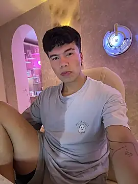 Logan smith1 online show from 11-04-25, 04:55