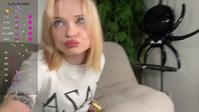 Snapshot of dollfromvenus chatting on 11-01-25, 03:03 dollfromvenus online show from 11-01-25, 03:03