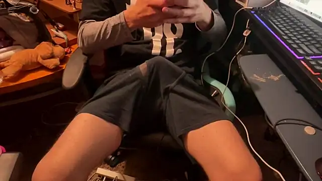 Snapshot of deadpi chatting on 11-26-25, 03:46 deadpi online show from 11-26-25, 03:46