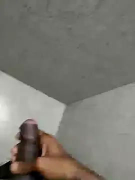 Snapshot of biggest_lund_ chatting on 12-30-24, 03:03 biggest lund online show from 12-30-24, 03:03