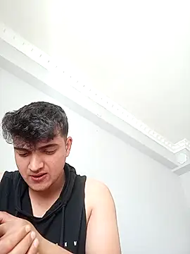 Snapshot of boy_3835 chatting on 03-13-25, 01:29 boy 3835 online show from 03-13-25, 01:29