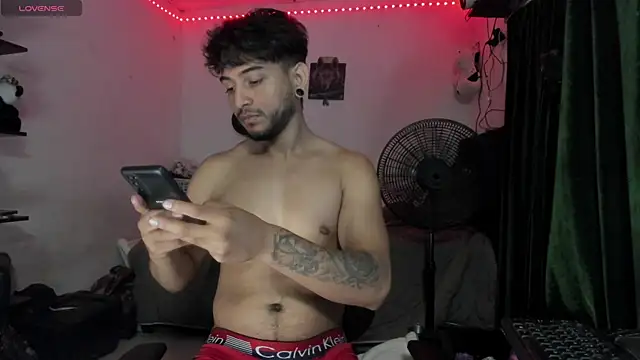 Snapshot of maxximus_100 chatting on 04-01-26, 03:29 maxximus 100 online show from 04-01-26, 03:29