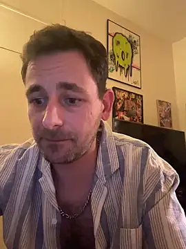 Snapshot of defbond420 chatting on 10-12-25, 08:52 defbond420 online show from 10-12-25, 08:52