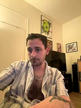 Snapshot of defbond420 chatting on 10-13-25, 10:32 defbond420 online show from 10-13-25, 10:32