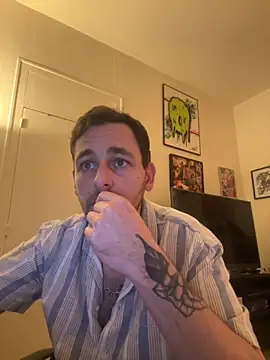 Snapshot of defbond420 chatting on 10-15-25, 08:42 defbond420 online show from 10-15-25, 08:42