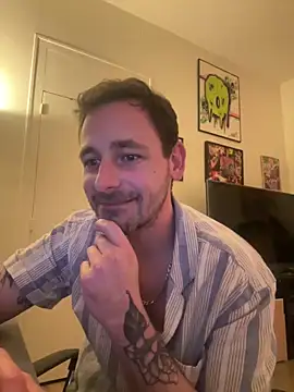 Snapshot of defbond420 chatting on 10-17-25, 10:01 defbond420 online show from 10-17-25, 10:01