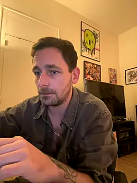 Snapshot of defbond420 chatting on 10-19-25, 09:26 defbond420 online show from 10-19-25, 09:26