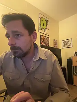 Snapshot of defbond420 chatting on 11-09-25, 09:35 defbond420 online show from 11-09-25, 09:35