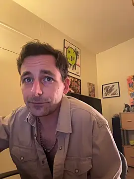 Snapshot of defbond420 chatting on 11-15-25, 09:43 defbond420 online show from 11-15-25, 09:43