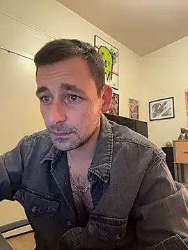 Snapshot of defbond420 chatting on 11-19-25, 10:21 defbond420 online show from 11-19-25, 10:21