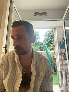 Snapshot of defbond420 chatting on 12-16-25, 02:11 defbond420 online show from 12-16-25, 02:11