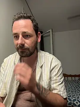 Snapshot of defbond420 chatting on 12-17-25, 10:38 defbond420 online show from 12-17-25, 10:38