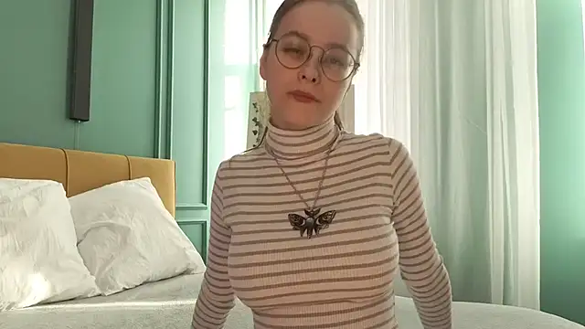 Snapshot of CassieCool chatting on 10-18-25, 12:39 CassieCool online show from 10-18-25, 12:39