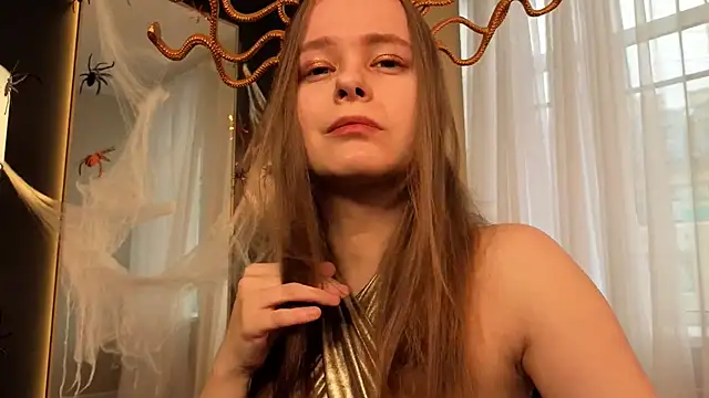 Snapshot of CassieCool chatting on 10-31-25, 01:01 CassieCool online show from 10-31-25, 01:01