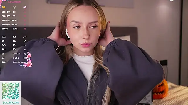 HollisBeckett online show from 10-17-25, 03:10