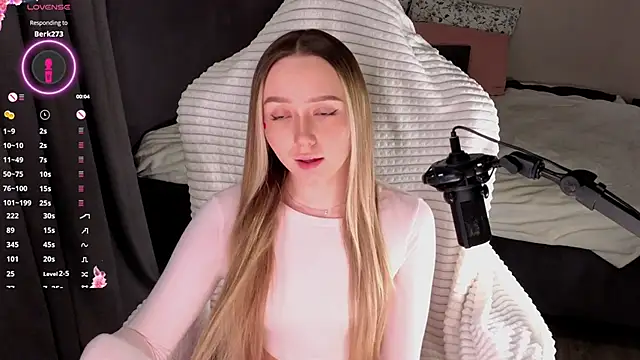 HollisBeckett online show from 02-15-26, 03:14