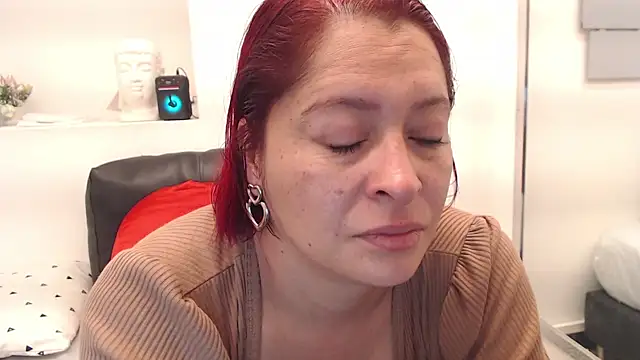 Snapshot of eva_twiss chatting on 11-18-25, 12:31 eva twiss online show from 11-18-25, 12:31