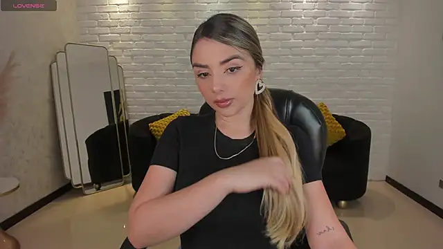 Snapshot of ChloePreston_ chatting on 01-06-25, 10:35 ChloePreston online show from 01-06-25, 10:35