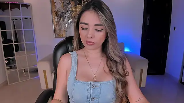 Snapshot of ChloePreston_ chatting on 01-16-25, 10:53 ChloePreston online show from 01-16-25, 10:53