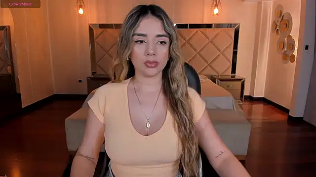 Snapshot of ChloePreston_ chatting on 01-19-25, 10:39 ChloePreston online show from 01-19-25, 10:39
