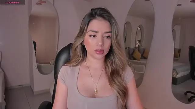 Snapshot of ChloePreston_ chatting on 03-04-25, 10:35 ChloePreston online show from 03-04-25, 10:35