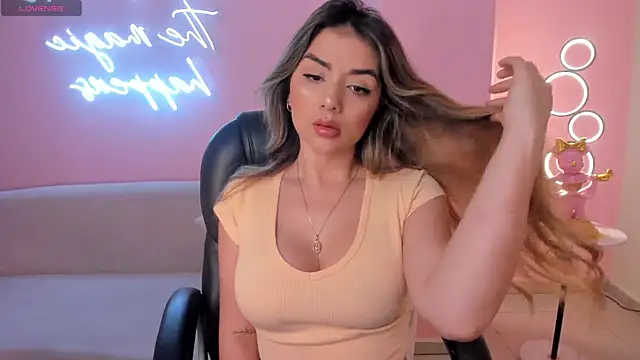 Snapshot of ChloePreston_ chatting on 03-11-25, 10:40 ChloePreston online show from 03-11-25, 10:40