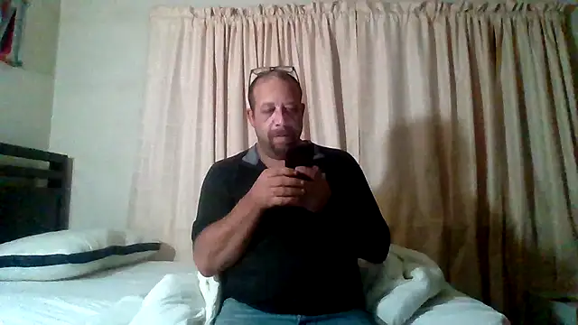 Snapshot of Exhibitionist040577 chatting on 11-14-25, 03:05 Exhibitionist040577 online show from 11-14-25, 03:05