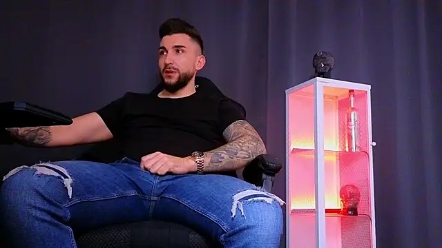 MightyAaron66 online show from 02-11-25, 03:40