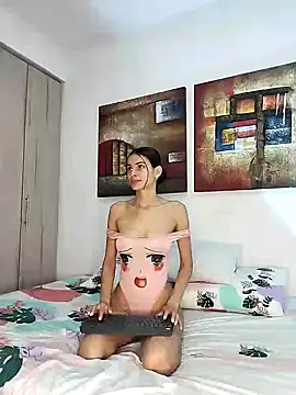 cuteluci  online show from 12-18-24, 01:02