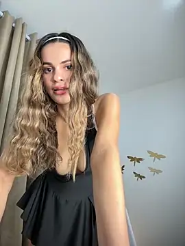 Snapshot of cuteluci_ chatting on 11-12-25, 11:10 cuteluci online show from 11-12-25, 11:10