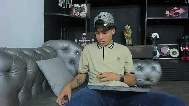 HeellBoy  online show from 10-11-25, 08:07