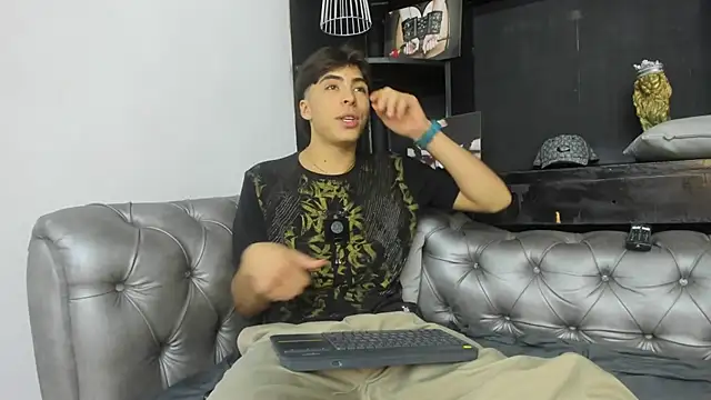 HeellBoy  online show from 10-12-25, 07:13