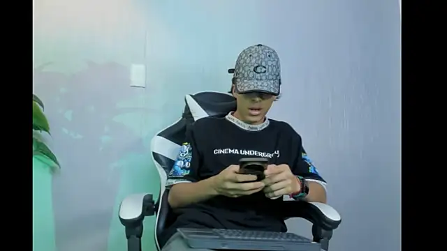 Snapshot of HeellBoy_ chatting on 11-26-25, 02:56 HeellBoy online show from 11-26-25, 02:56