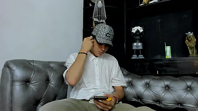 Snapshot of HeellBoy_ chatting on 11-27-25, 02:35 HeellBoy online show from 11-27-25, 02:35