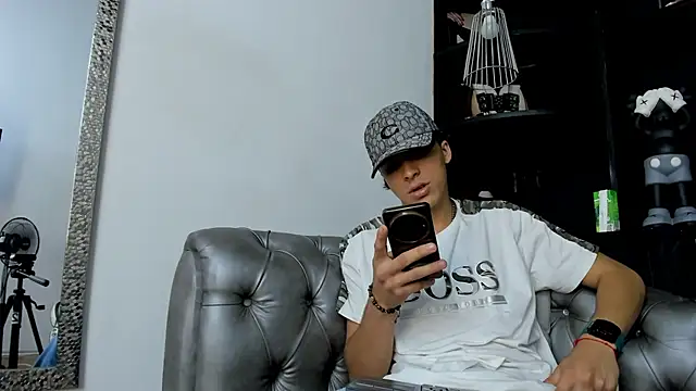 Snapshot of HeellBoy_ chatting on 11-28-25, 03:20 HeellBoy online show from 11-28-25, 03:20