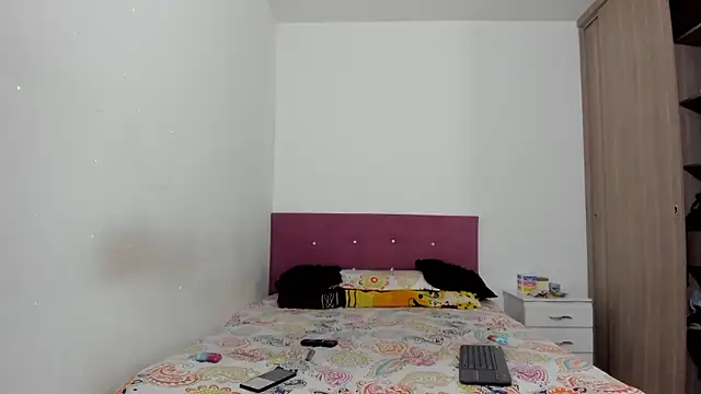 Snapshot of HeellBoy_ chatting on 02-25-26, 05:00 HeellBoy online show from 02-25-26, 05:00