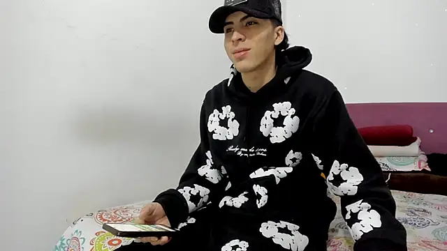 Snapshot of HeellBoy_ chatting on 02-27-26, 08:25 HeellBoy online show from 02-27-26, 08:25