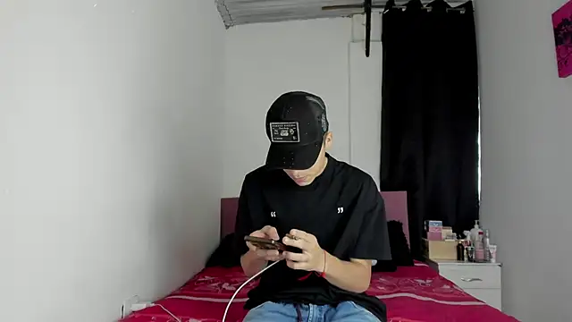 Snapshot of HeellBoy_ chatting on 03-18-26, 07:39 HeellBoy online show from 03-18-26, 07:39