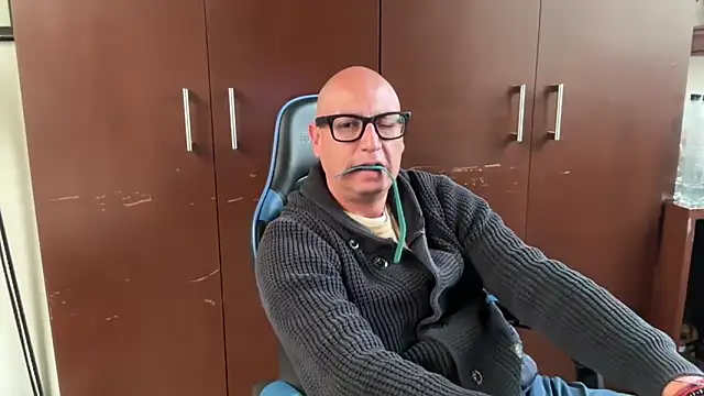 alanan881 online show from 12-05-25, 06:15